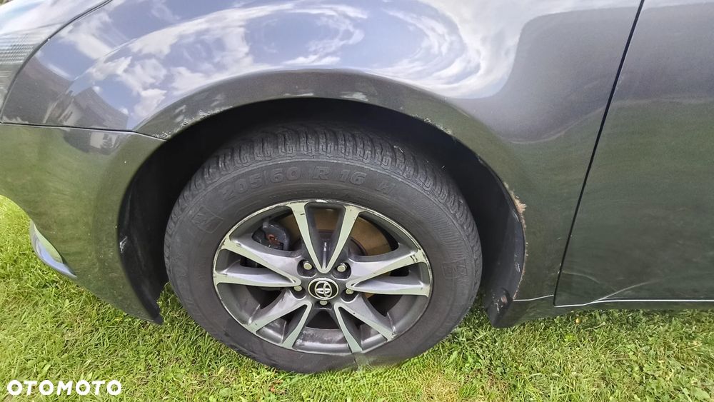 Toyota Avensis - 16
