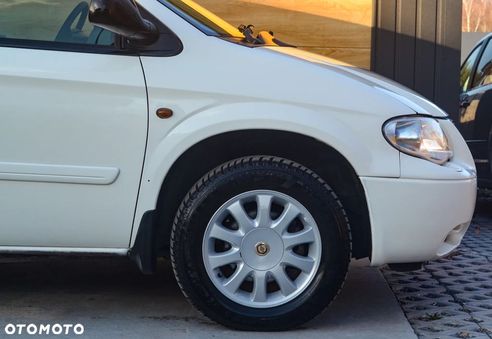 Chrysler Grand Voyager 3.3L LX - 11