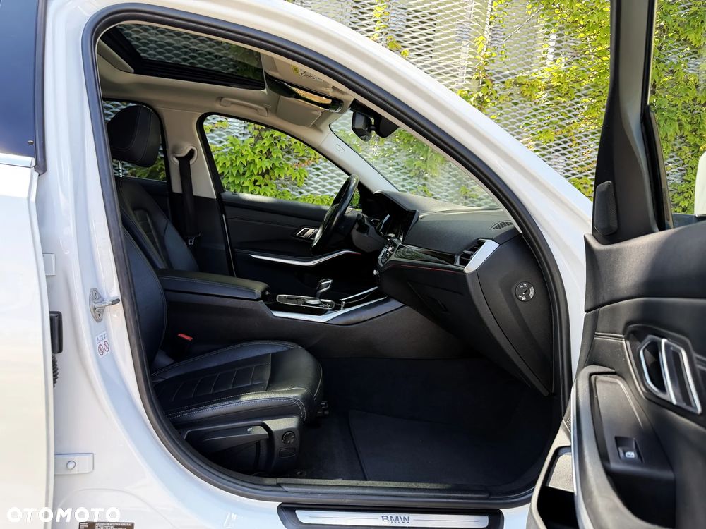 BMW Seria 3 320i GPF Luxury Line - 15