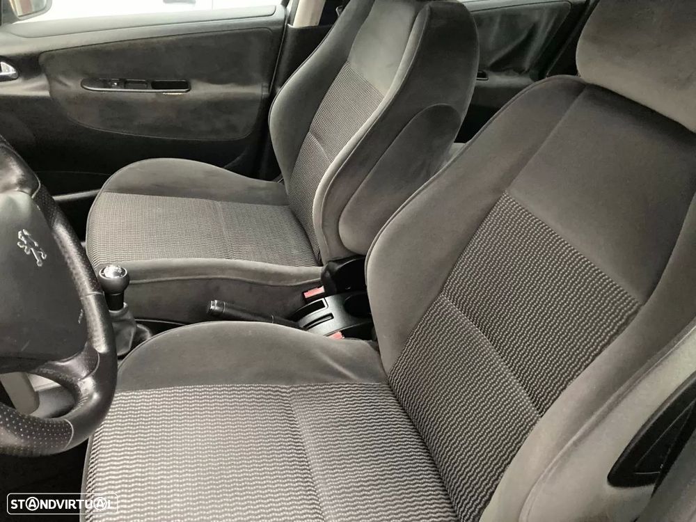 Peugeot 207 1.4 16V Trendy - 10