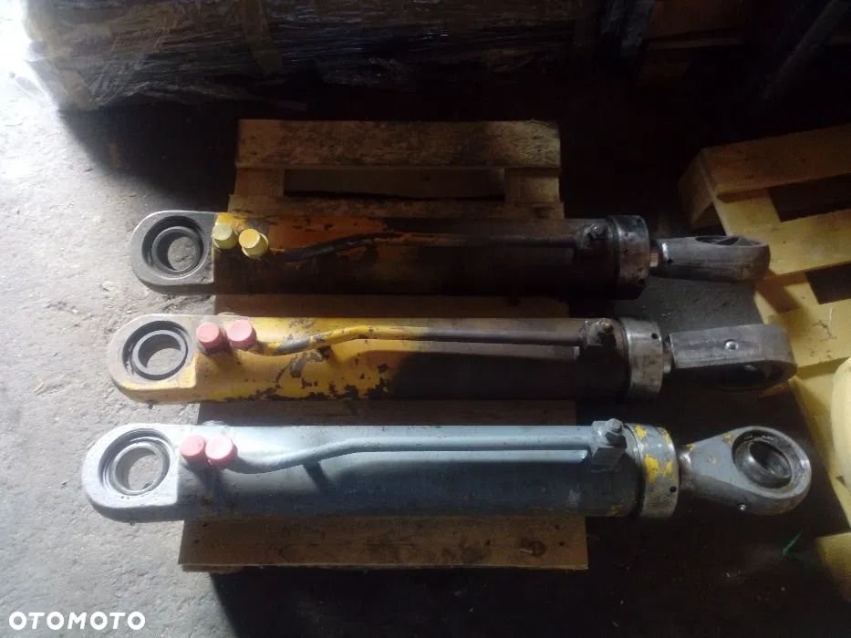 Siłownik skrętu po regeneracji do ładowarki HSW Ł-34 - 2