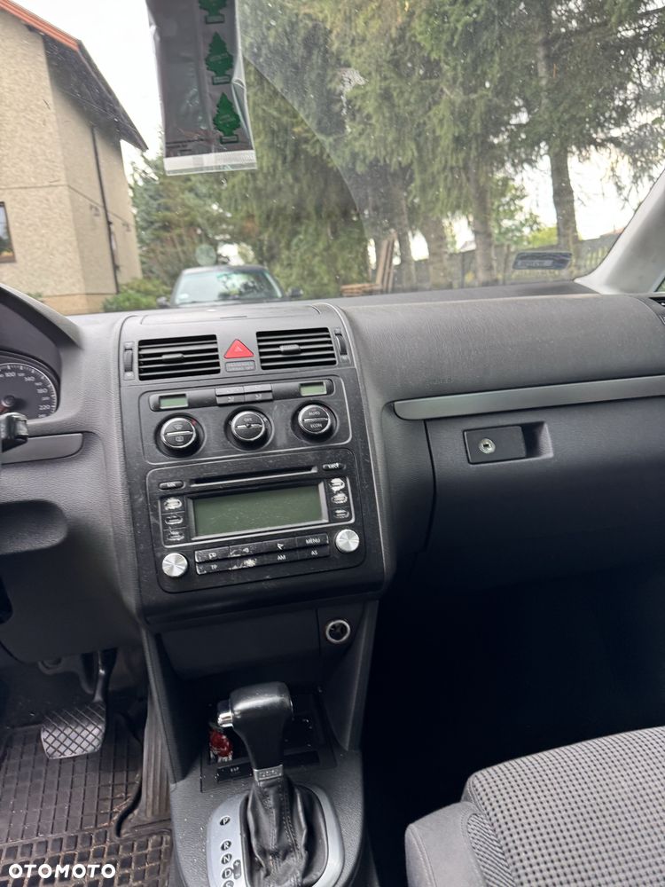 Volkswagen Touran - 6