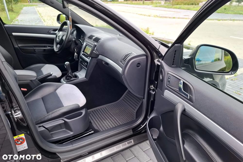 Skoda Octavia 2.0 TDI CR DPF RS - 20