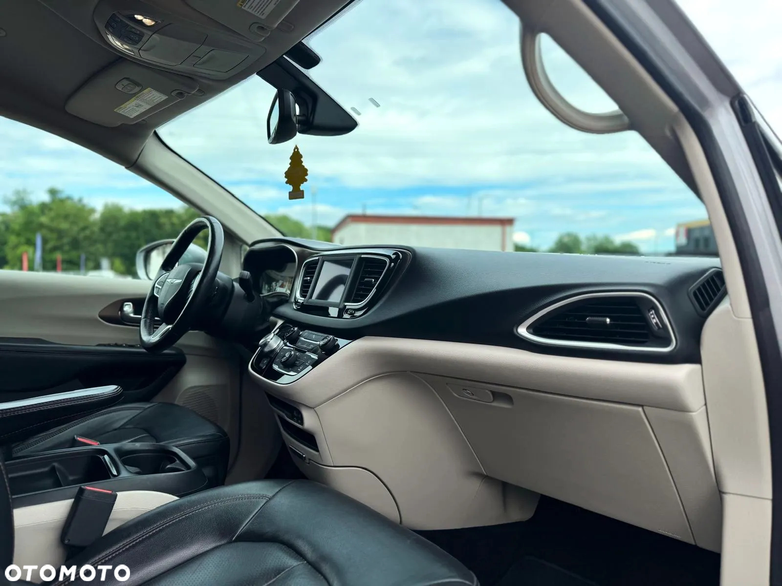 Chrysler Pacifica - 30
