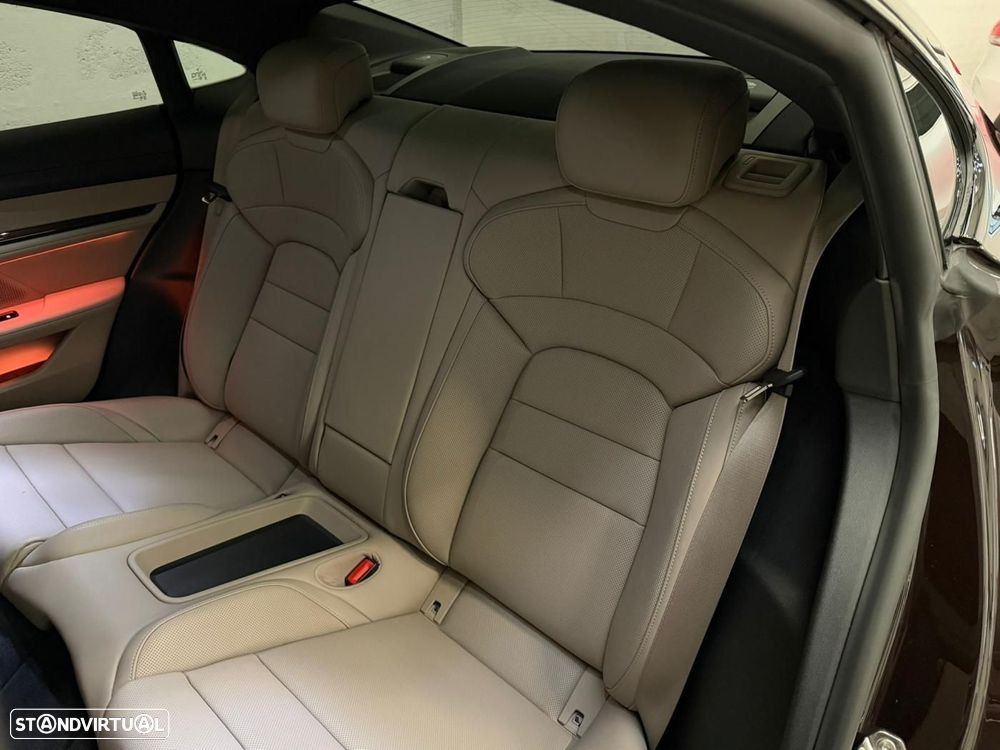 Porsche Taycan 4S - 43