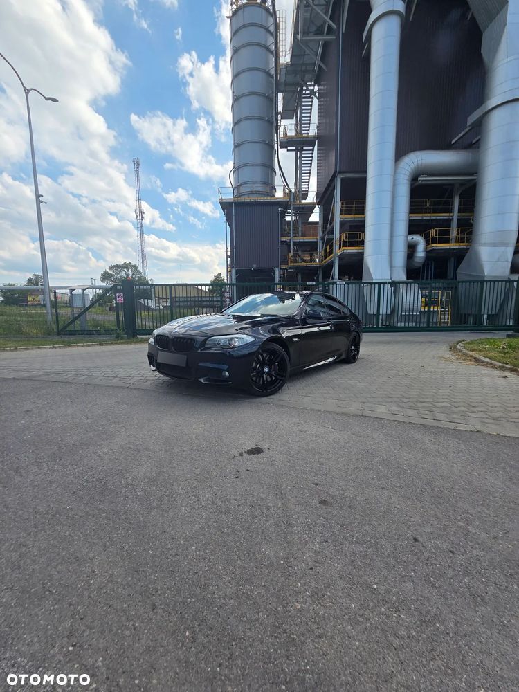 BMW Seria 5 550i Sport-Aut - 14