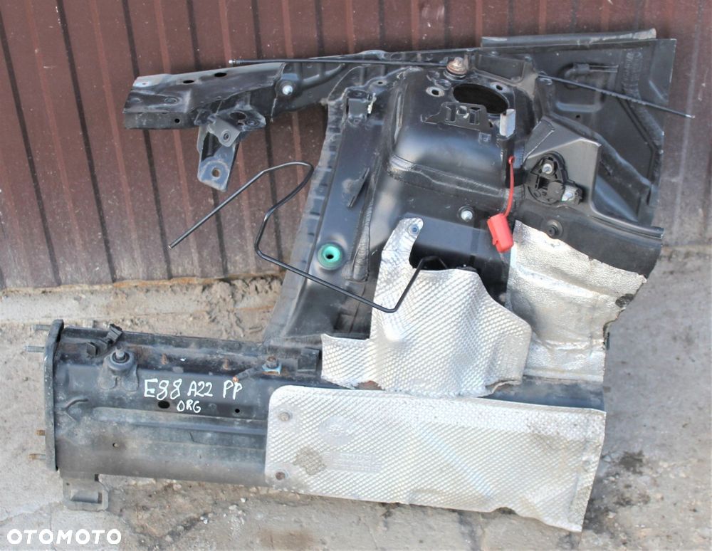 ĆWIARTKA FARTUCH PRAWY PRZÓD BMW E88 E82 ORYGINAŁ - 1