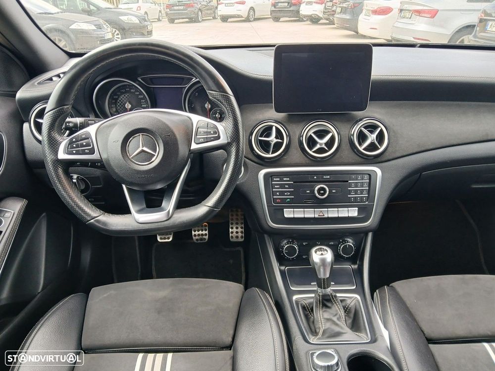 Mercedes-Benz A 200 d AMG Line - 13