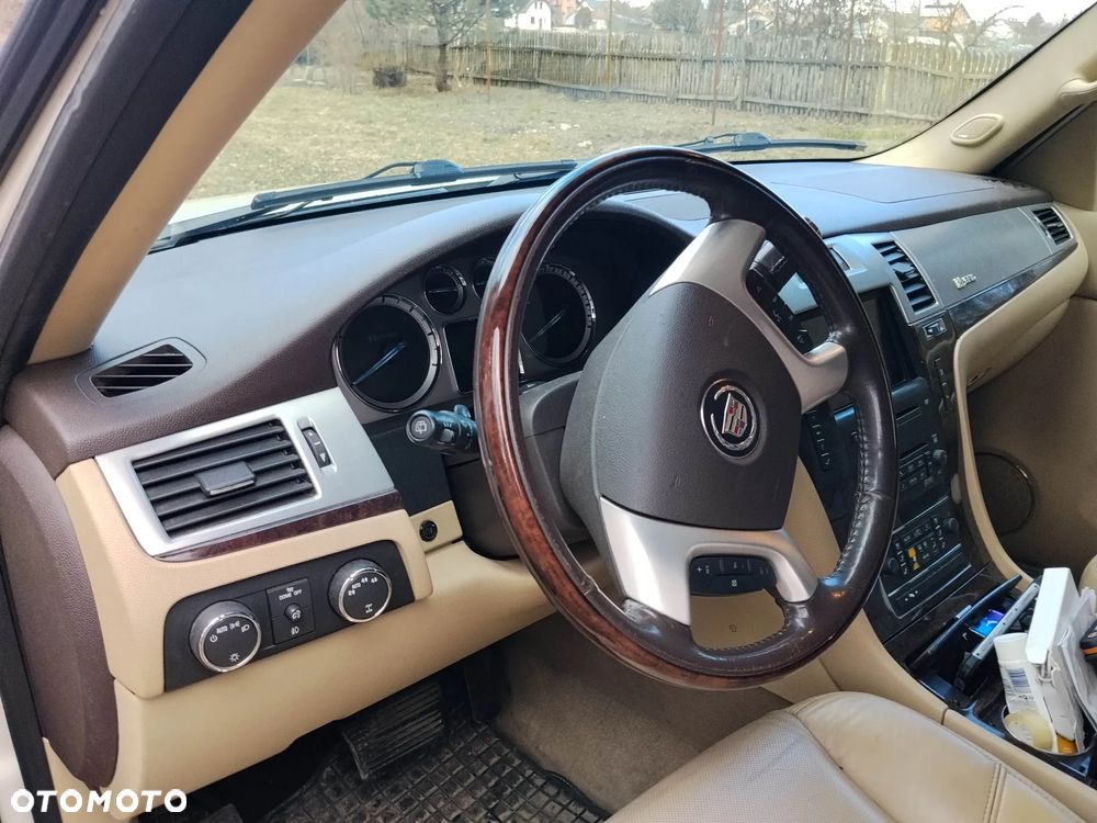 Cadillac Escalade - 6