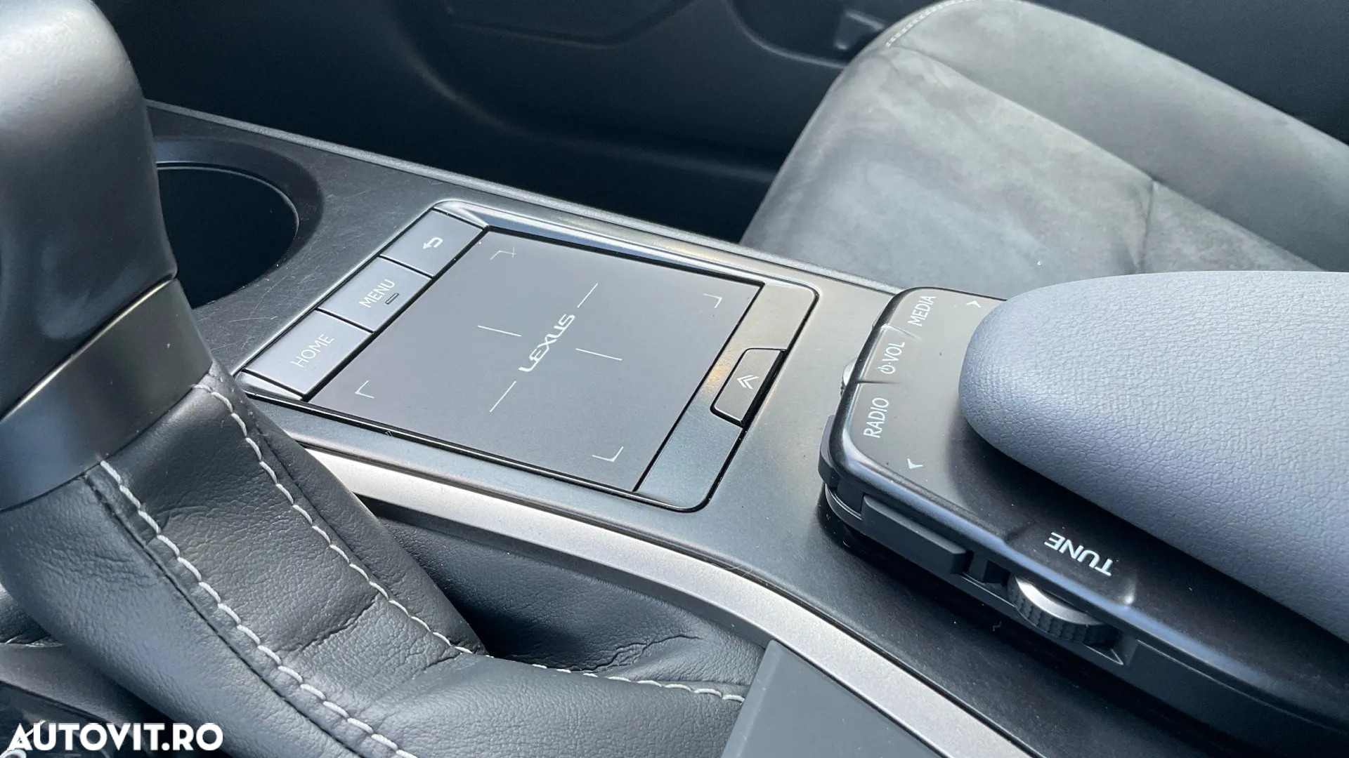 Lexus UX 250h Business Edition - 26