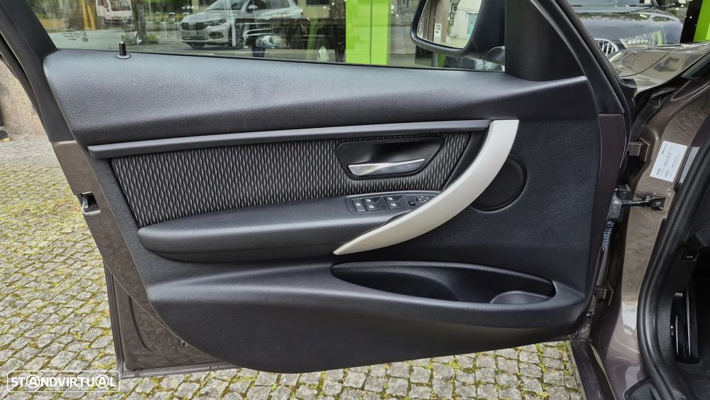 BMW 320 d Sport-Aut. Efficient Dynamics Edition - 26