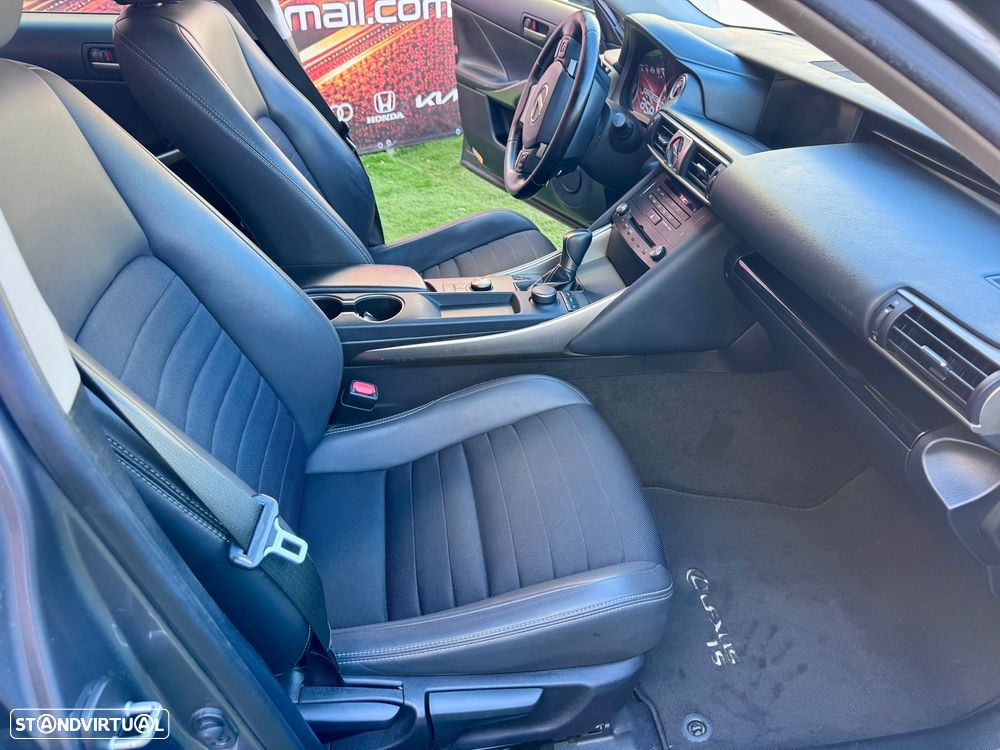 Lexus IS 300H Executive+ - 21