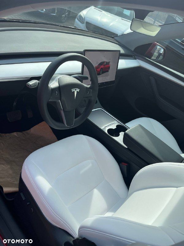 Tesla Y Long Range AWD - 10