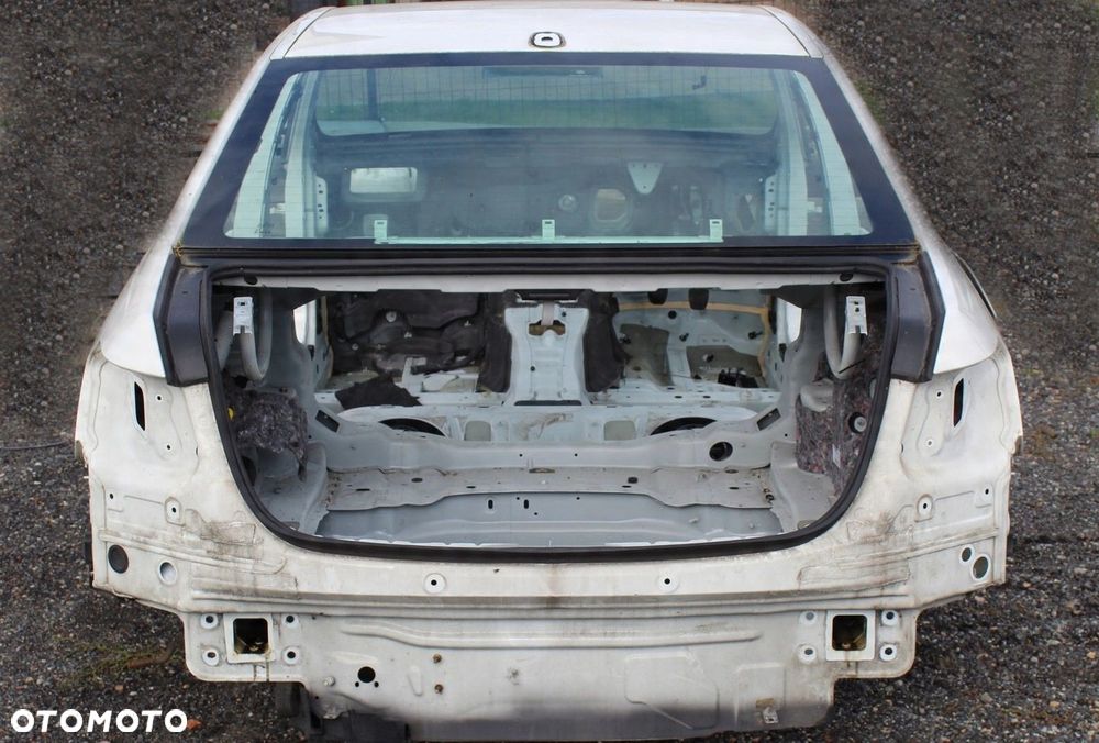 ĆWIARTKA BŁOTNIK TYŁ MERCEDES W212 650 - 1