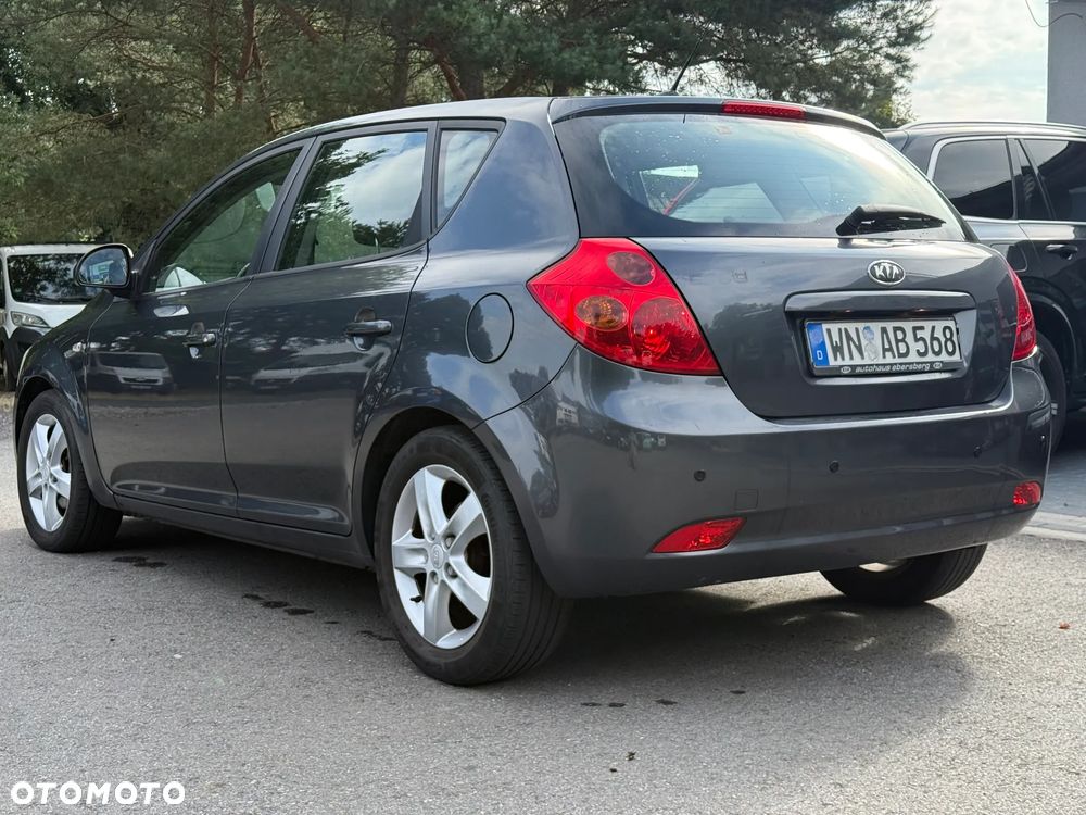 Kia Ceed 1.6 CRDi ISG Business Line - 4