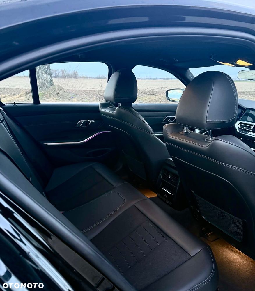 BMW Seria 3 330i - 9