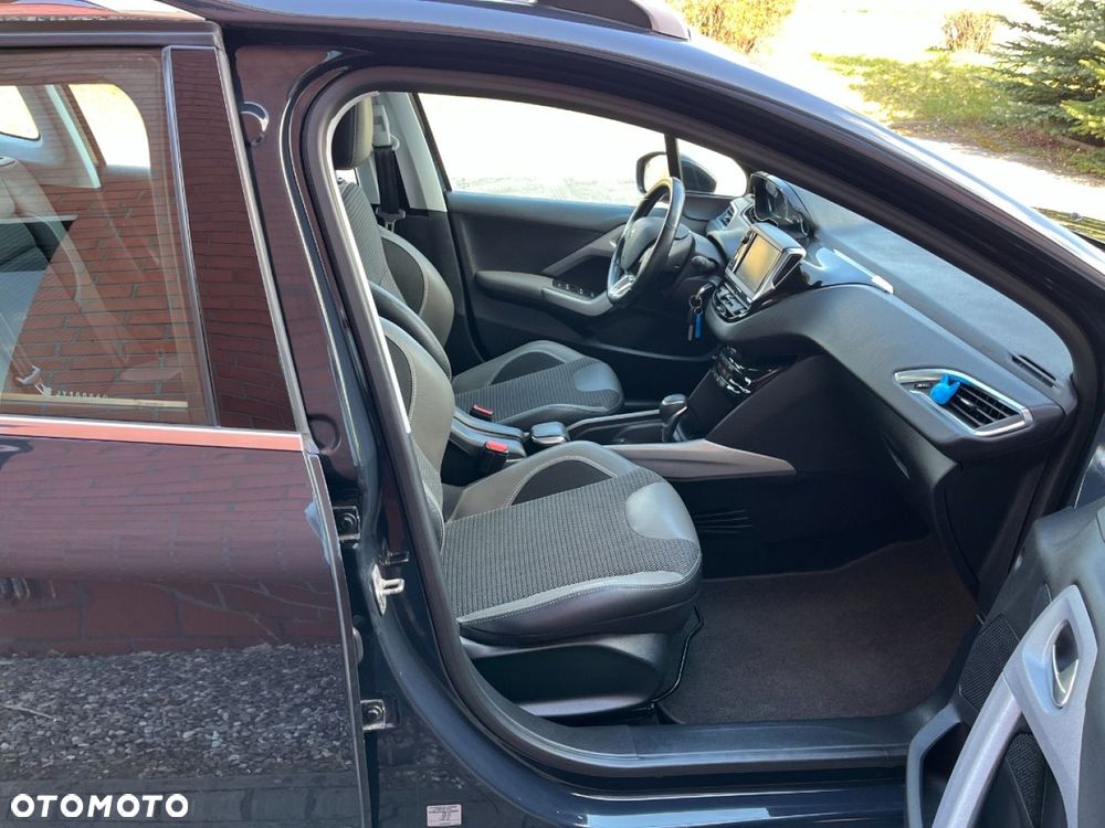 Peugeot 2008 1.2 Pure Tech GPF Allure S&S EAT6 - 23