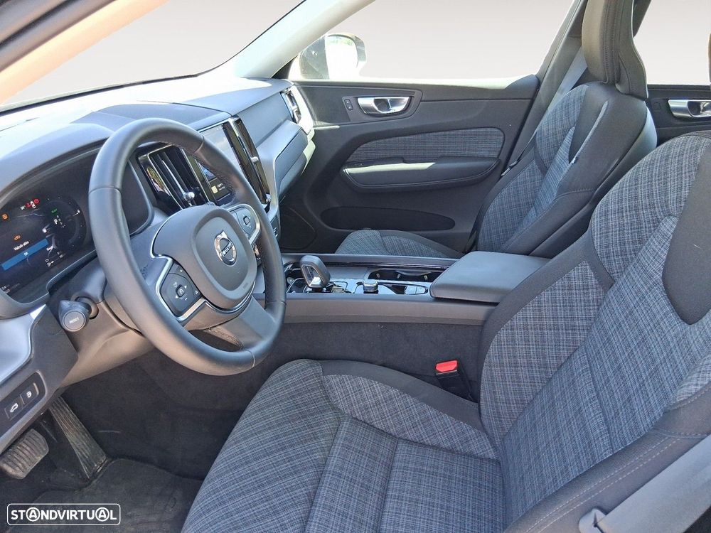 Volvo XC 60 2.0 T6 PHEV Core AWD — fotografia 9