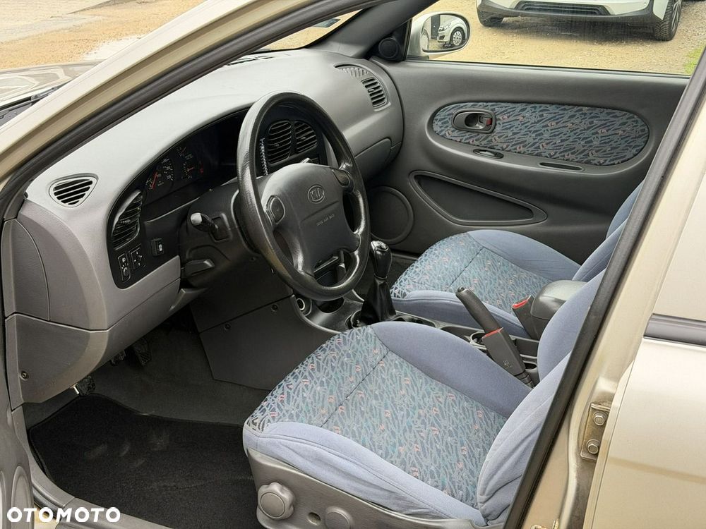 Kia Sephia - 11