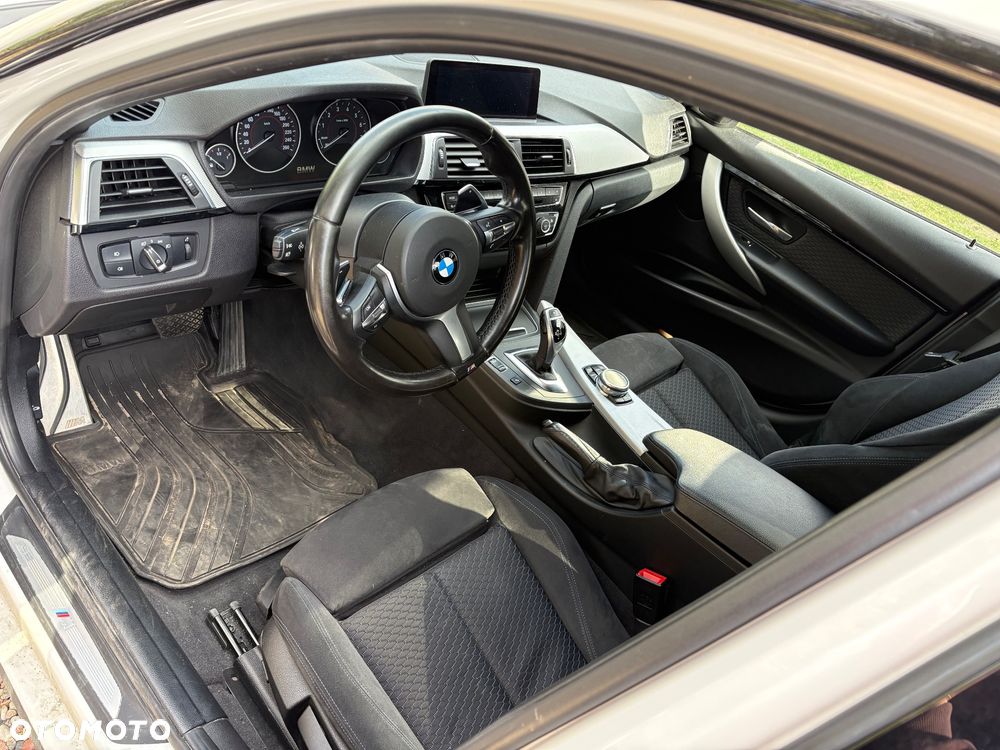 BMW Seria 3 330i xDrive M Sport - 16