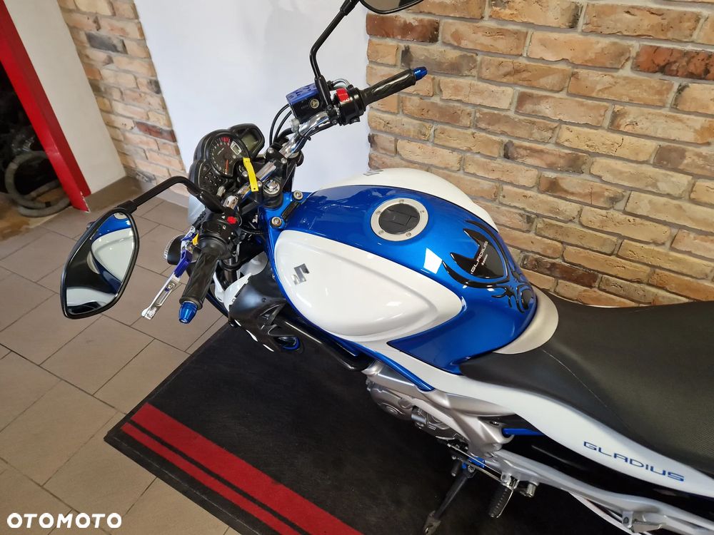 Suzuki Gladius - 23