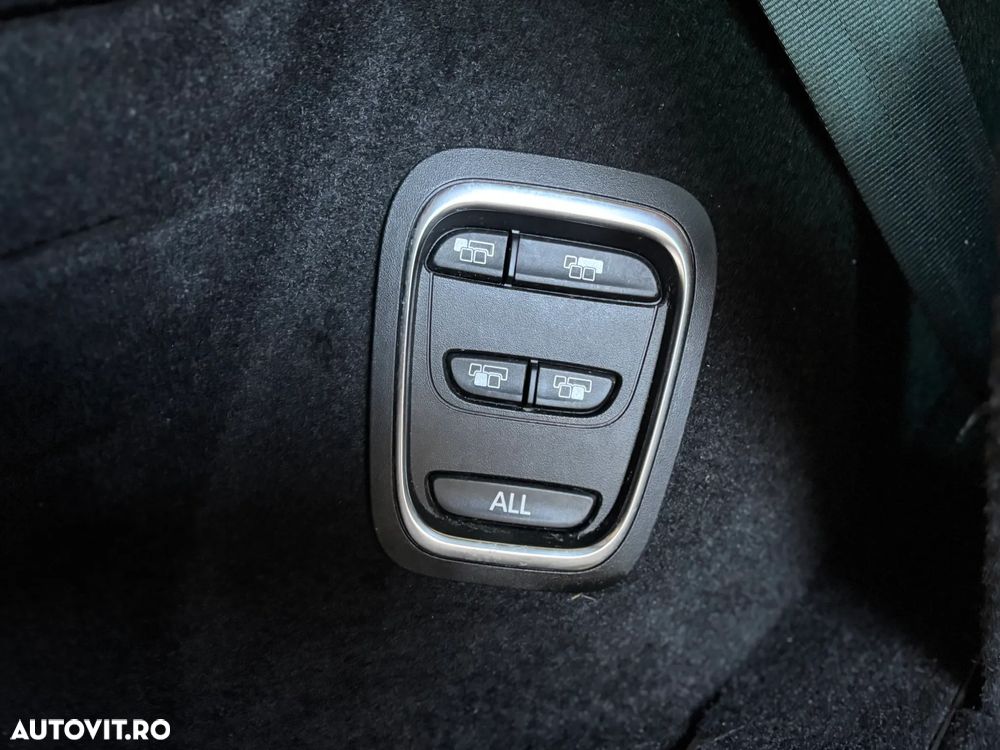 Renault Grand Scenic - 32