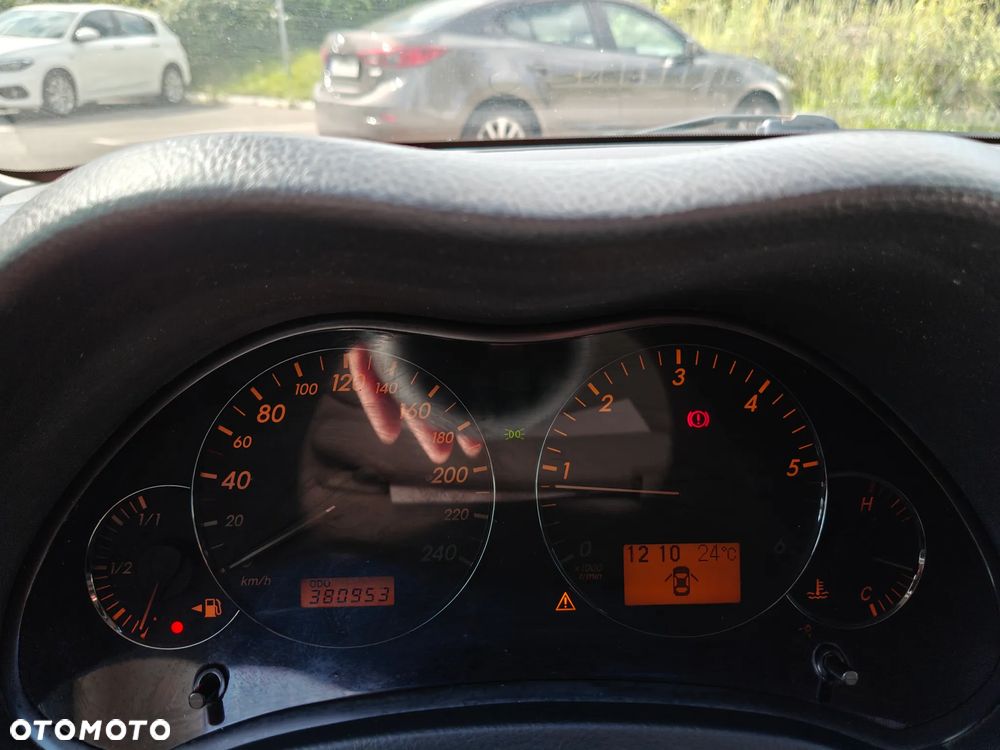 Toyota Avensis 2.0 D-4D Premium - 22