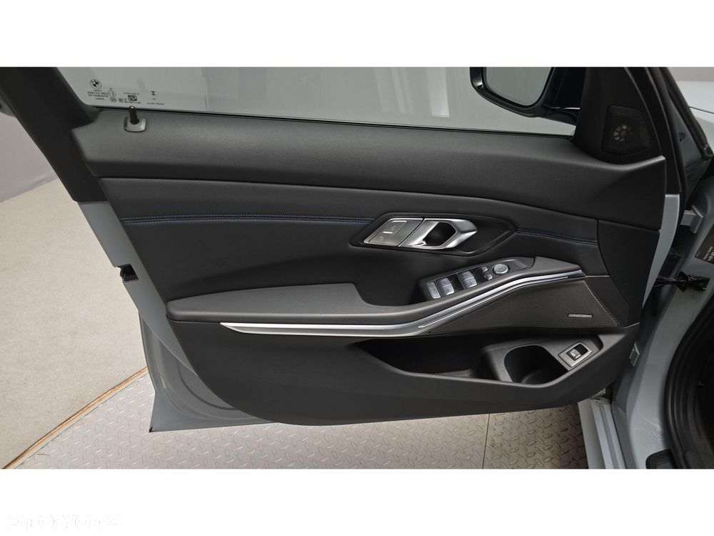 BMW Seria 3 320d xDrive M Sport - 17