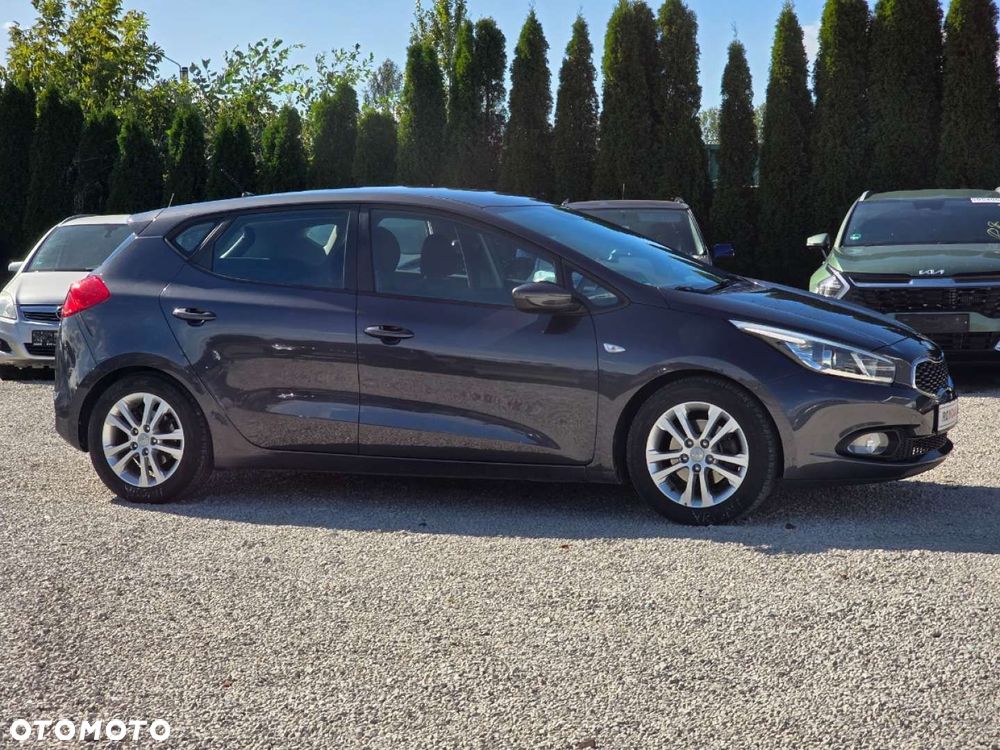 Kia Ceed - 11