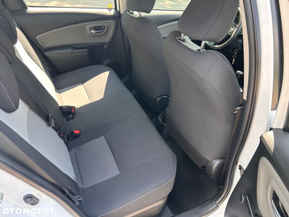 Toyota Yaris Hybrid 100 Premium - 38