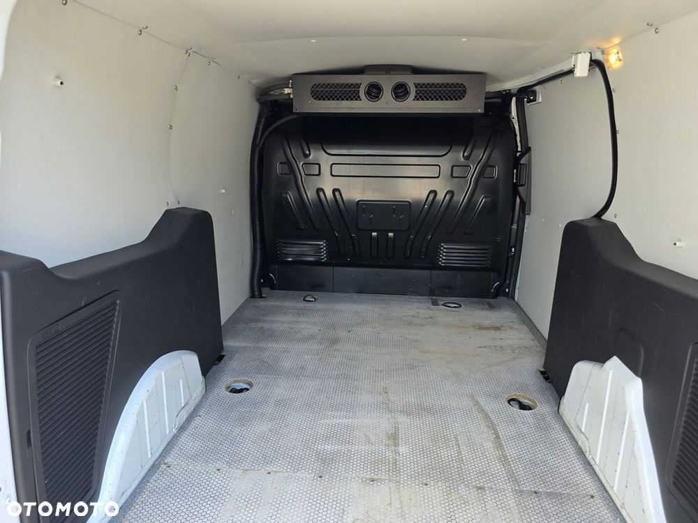 Ford Transit Connect - 21