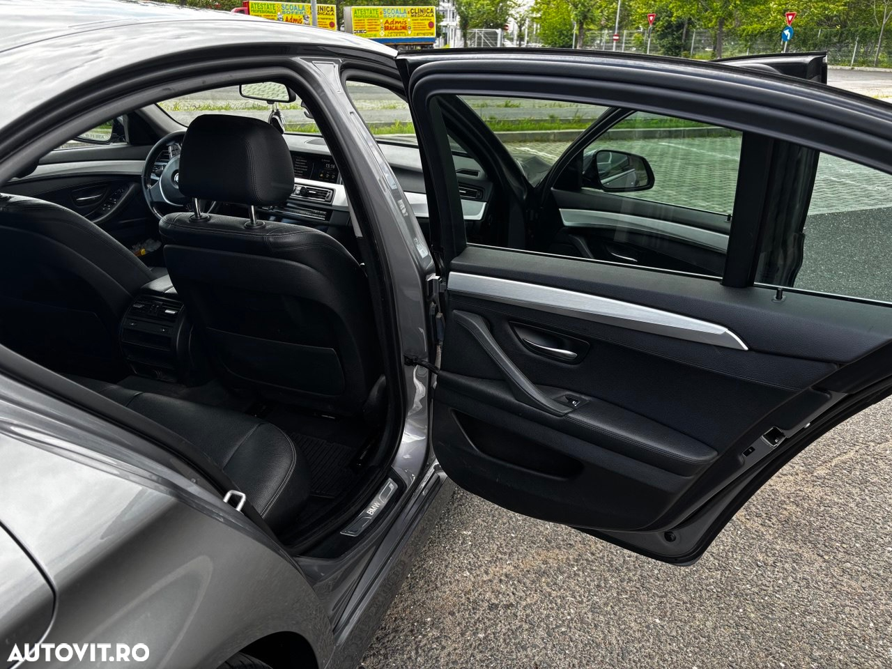 BMW Seria 5 525d xDrive AT - 24