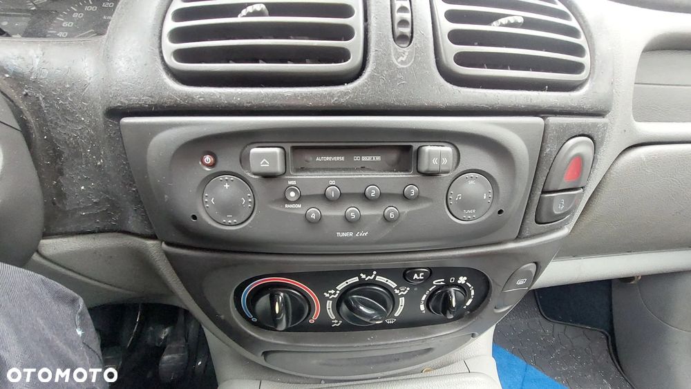 Renault Scenic 1.6 16V EXpression - 4