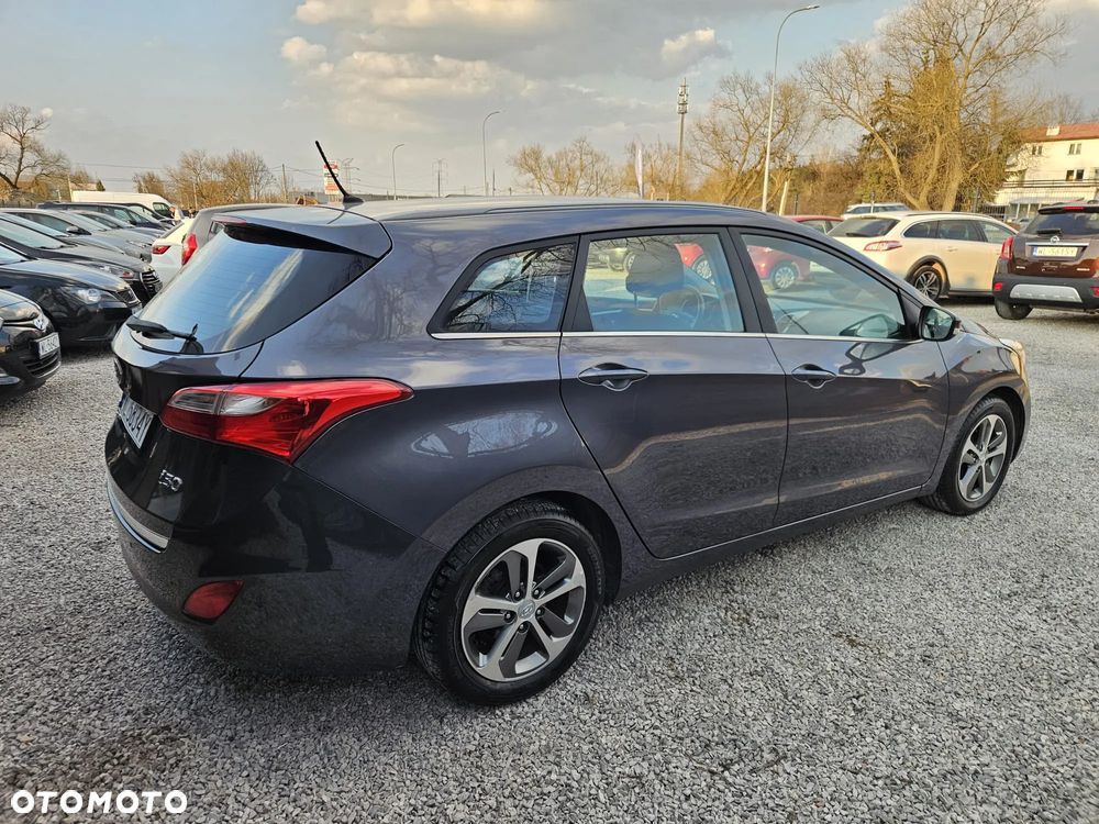 Hyundai i30 blue Kombi 1.6 CRDi Classic - 16
