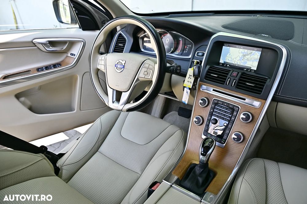 Volvo XC 60 D5 AWD Geartronic Summum - 9