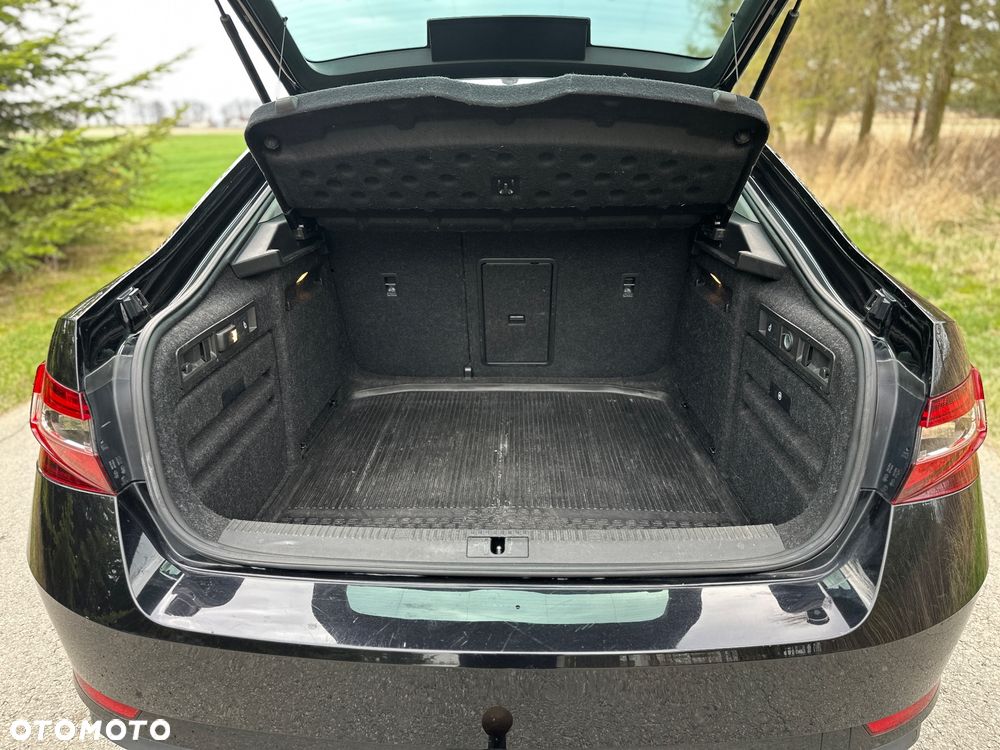 Skoda Superb 2.0 TDI Premium Edition - 37