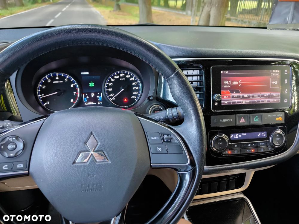 Mitsubishi Outlander - 10