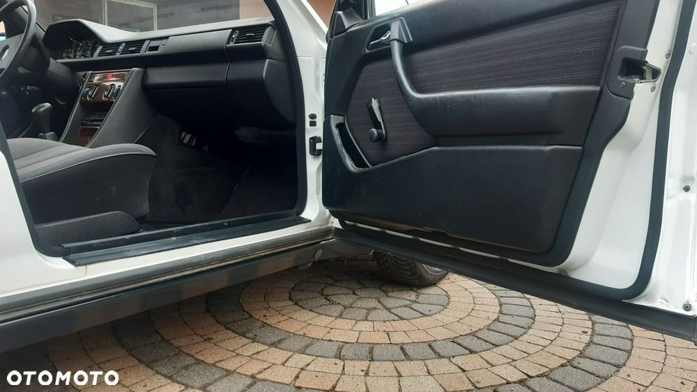 Mercedes-Benz W124 (1984-1993) - 12