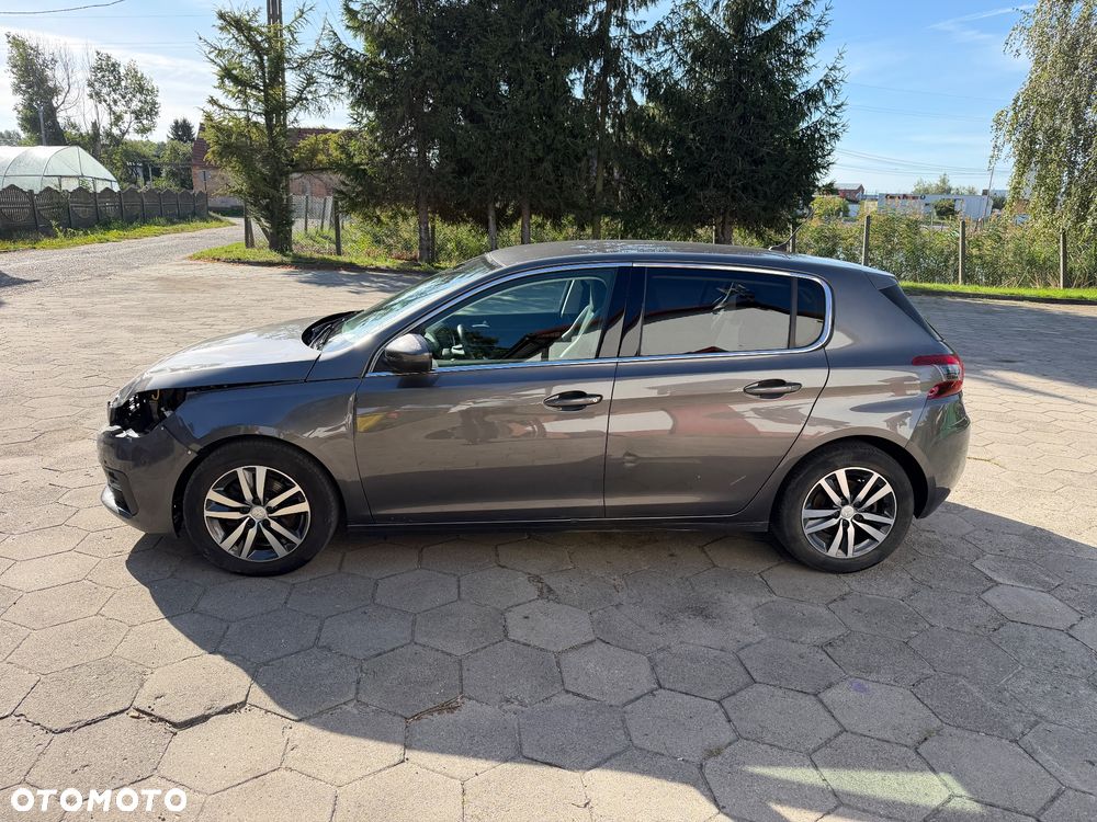 Peugeot 308 - 8