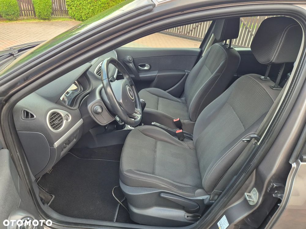 Renault Clio 1.2 16V 75 TomTom Edition - 13