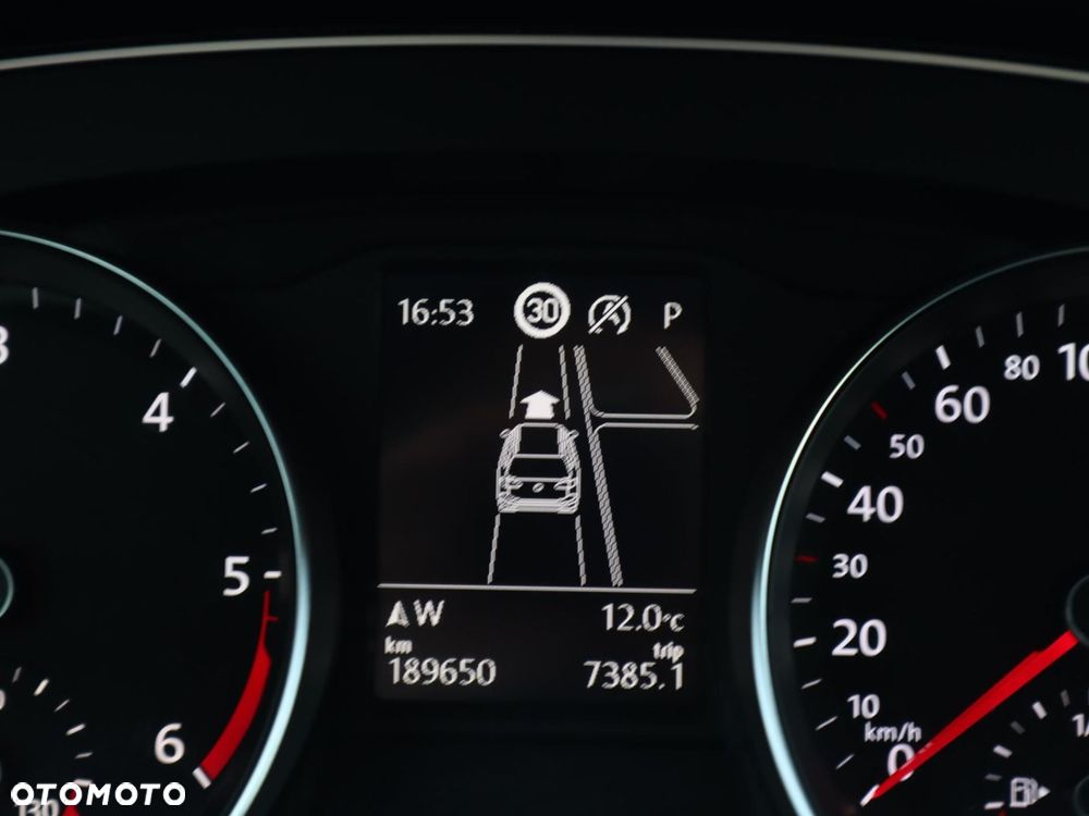 Volkswagen Passat - 18