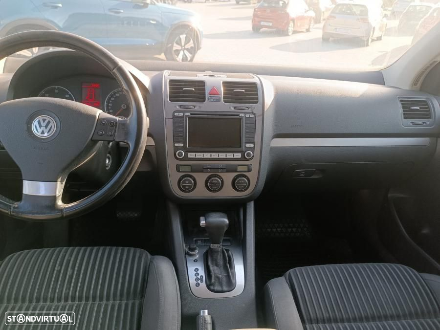 VW Golf 2.0 TDi Confortline DSG - 11