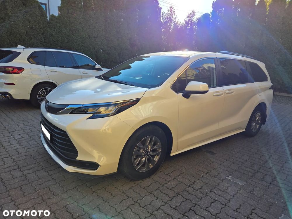 Toyota Sienna - 2
