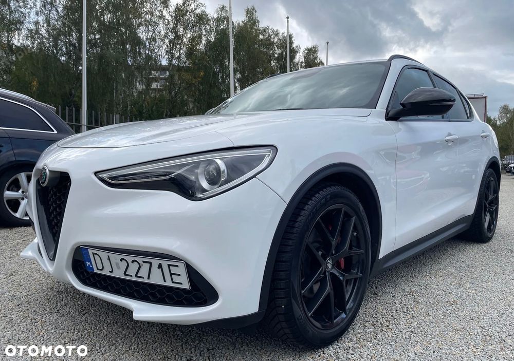 Alfa Romeo Stelvio - 2
