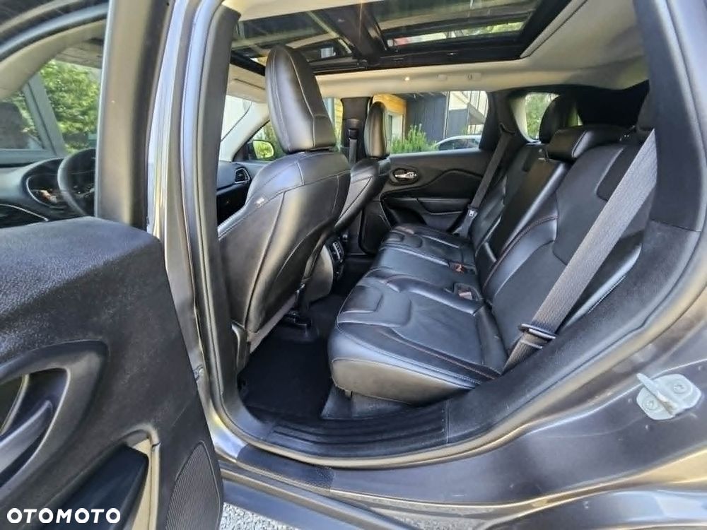 Jeep Cherokee - 22