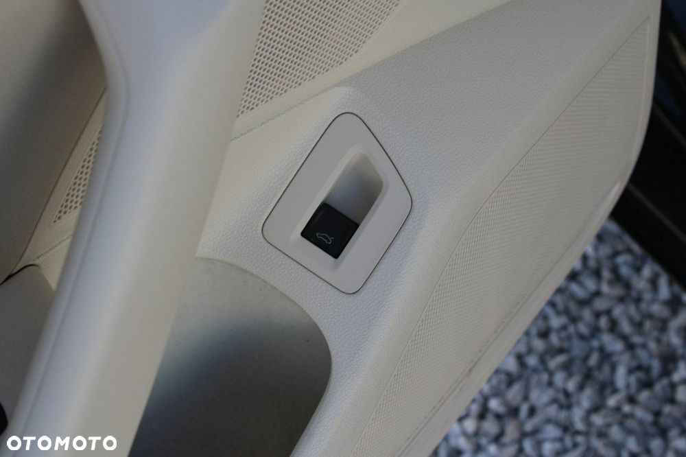 Volkswagen Passat - 16