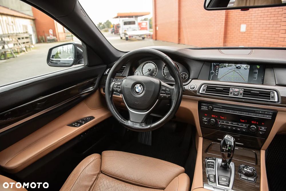 BMW Seria 7 750Li - 28