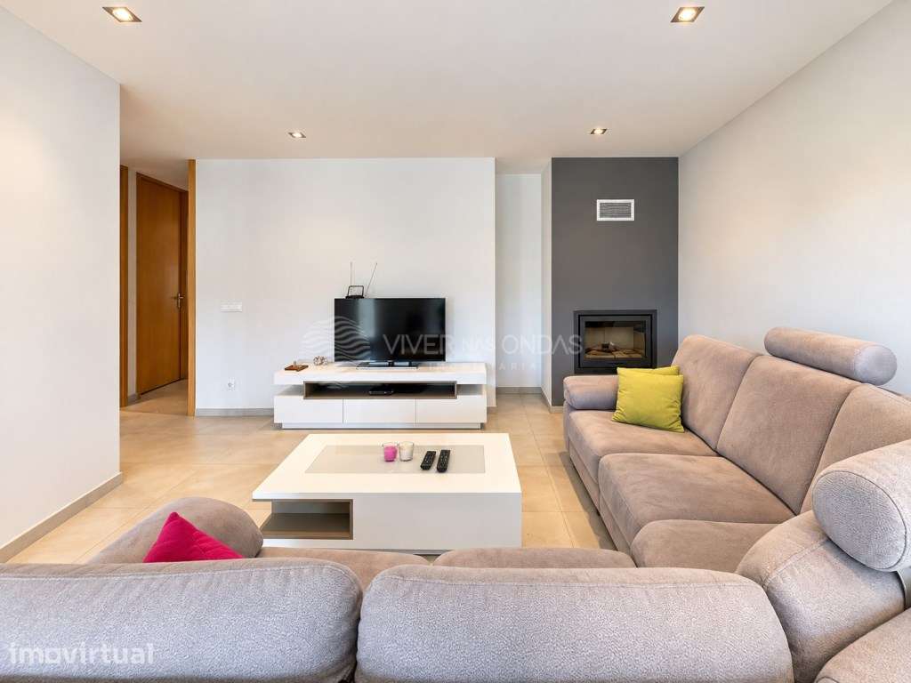 Apartamento T3 com Varanda, Lavandaria e Garagem Fechada para dois ... - Grande imagem: 2/29