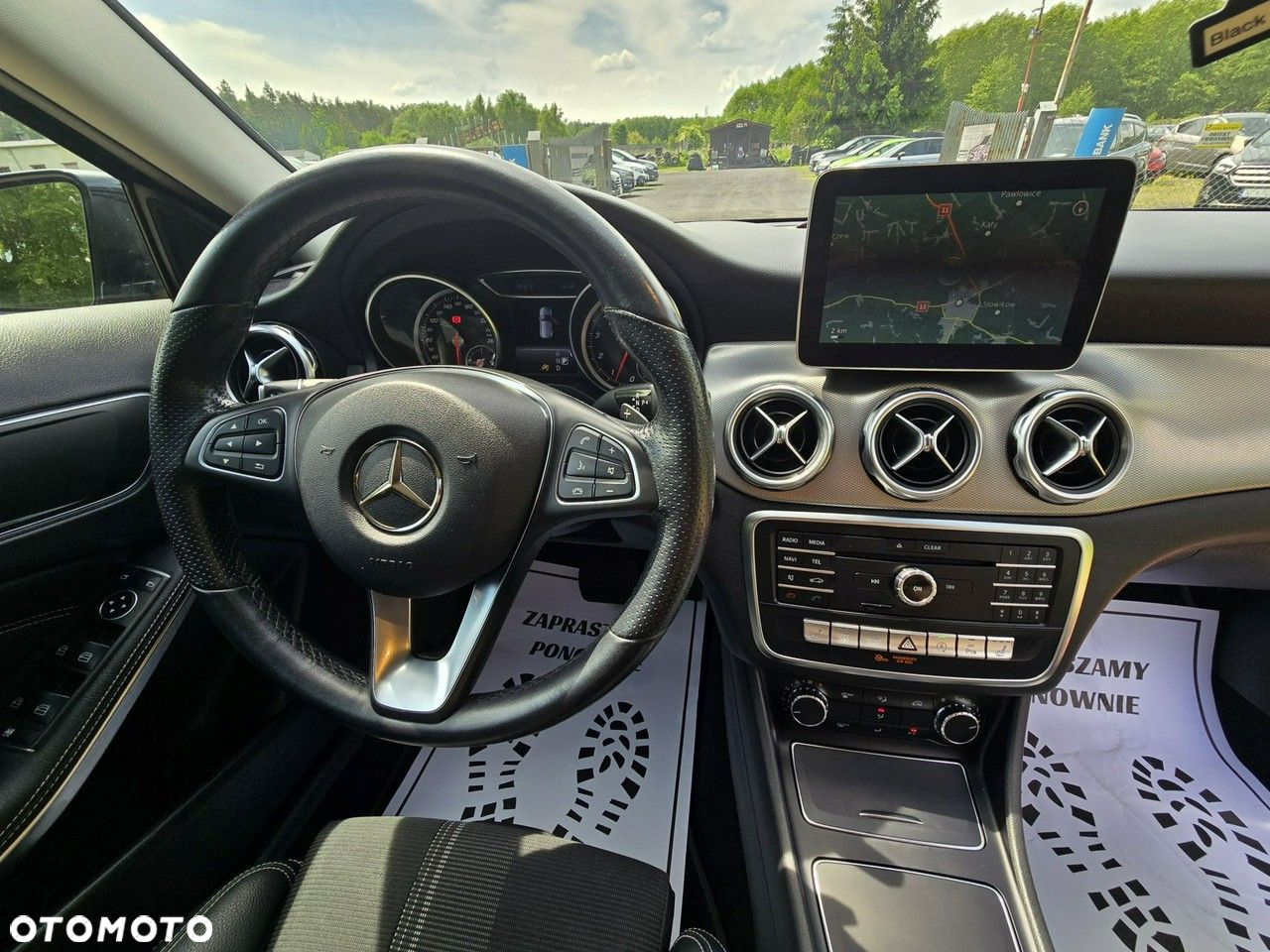 Mercedes-Benz GLA - 25