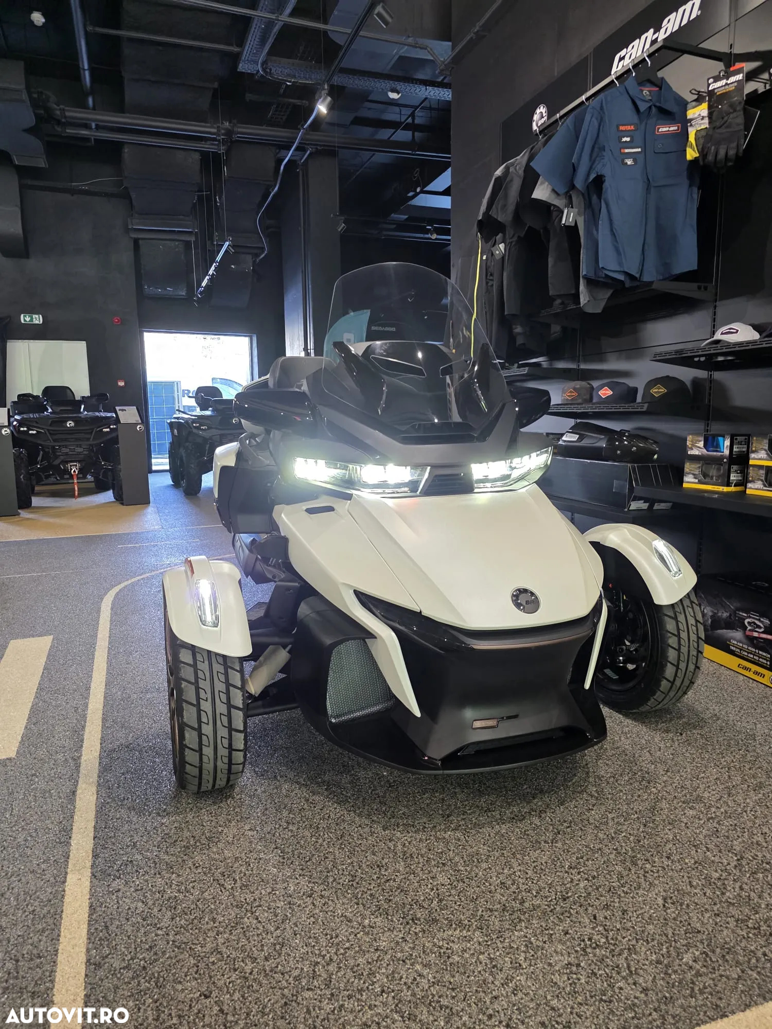 Can-Am Spyder - 16